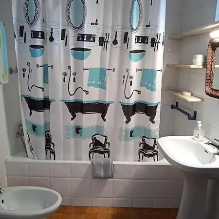 Traditional House With 2 Floors - 5 Minutes From Casa de Férias
