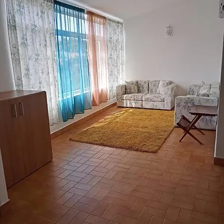 Traditional House With 2 Floors - 5 Minutes From Casa de Férias