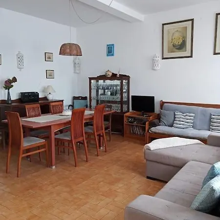 Traditional House With 2 Floors - 5 Minutes From Nyaraló