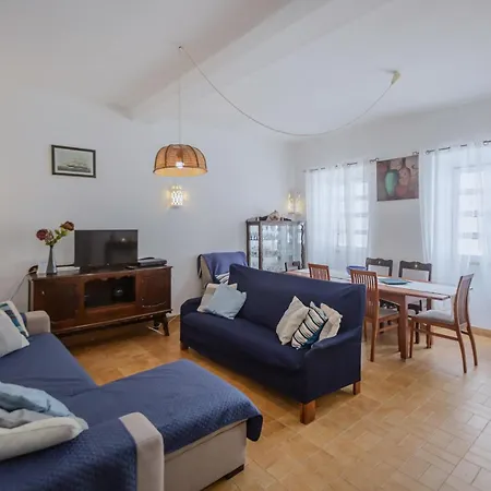 Traditional House With 2 Floors - 5 Minutes From Salema