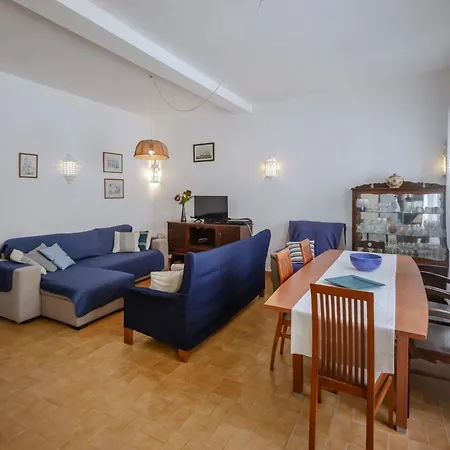 Casa de Férias Traditional House With 2 Floors - 5 Minutes From