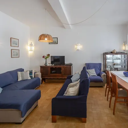 Traditional House With 2 Floors - 5 Minutes From Casa de Férias *