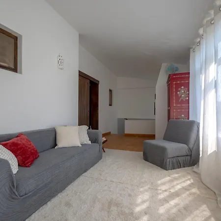 Traditional House With 2 Floors - 5 Minutes From Salema
