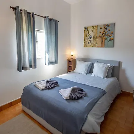 Traditional House With 2 Floors - 5 Minutes From * Salema