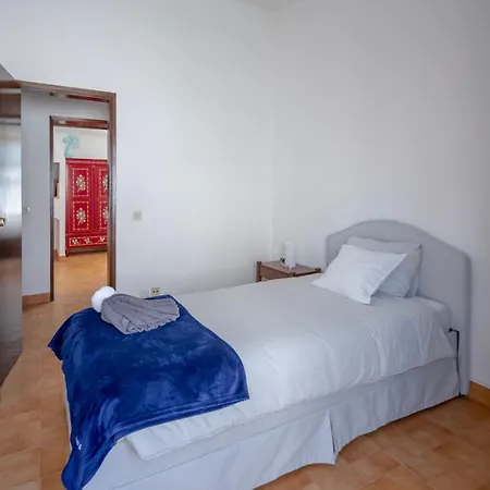 Traditional House With 2 Floors - 5 Minutes From Casa de Férias