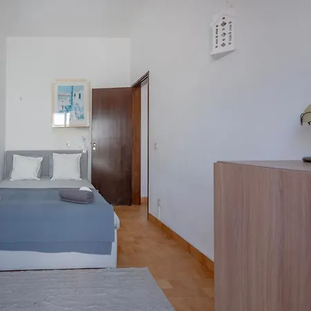 Traditional House With 2 Floors - 5 Minutes From Casa de Férias *