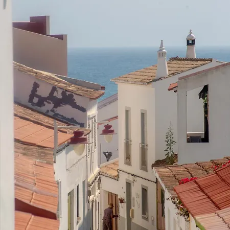 Traditional House With 2 Floors - 5 Minutes From Salema