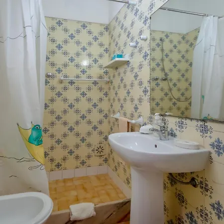 Traditional House With 2 Floors - 5 Minutes From Casa de Férias *