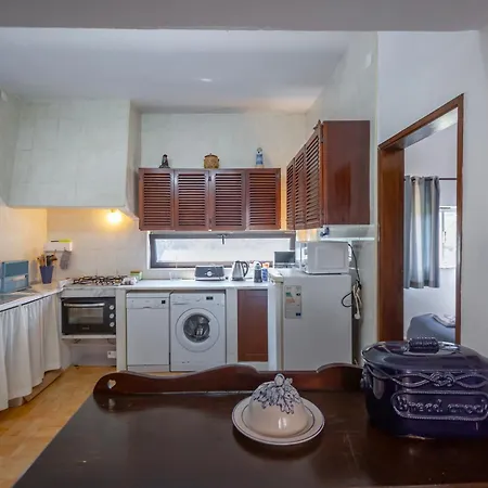 Traditional House With 2 Floors - 5 Minutes From Salema