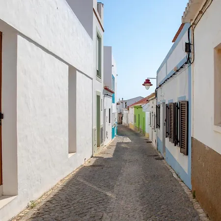 Casa de Férias Traditional House With 2 Floors - 5 Minutes From