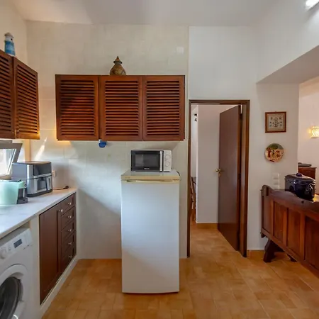 Traditional House With 2 Floors - 5 Minutes From Casa de Férias Salema