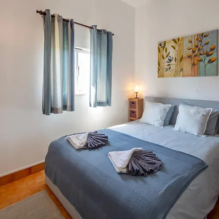 Traditional House With 2 Floors - 5 Minutes From Salema
