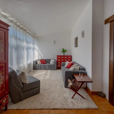 Casa de Férias Traditional House With 2 Floors - 5 Minutes From
