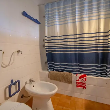 Traditional House With 2 Floors - 5 Minutes From Casa de Férias *